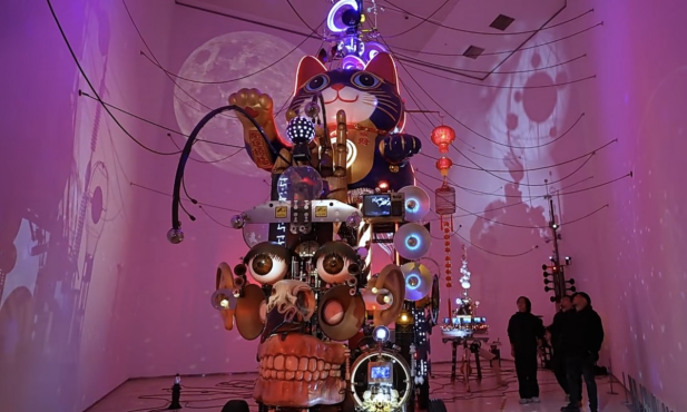 图2- 7 《妄想代理人》细节图片：灯光变幻装置