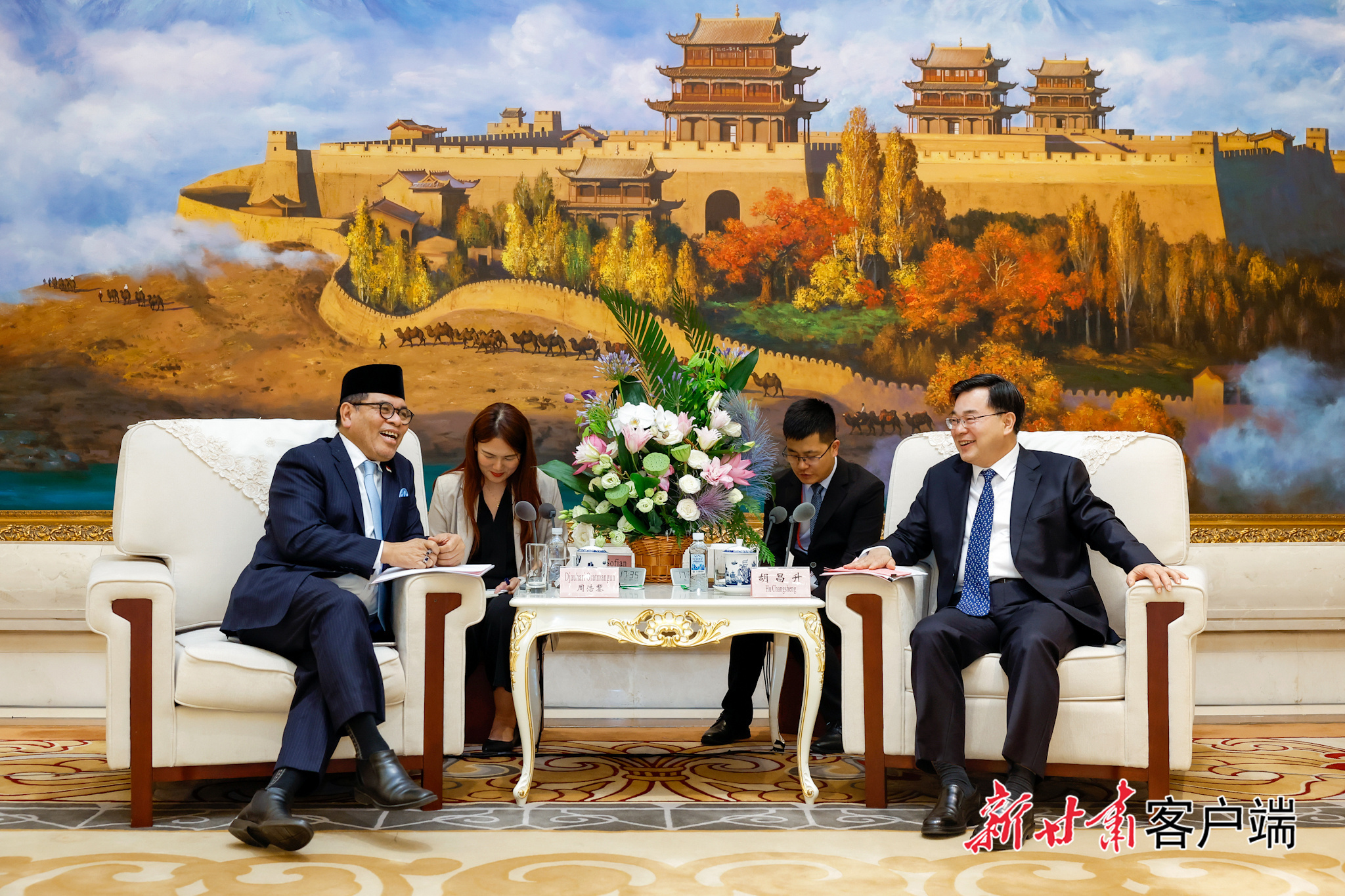 7月5日，省委书记、省人大常委会主任胡昌升在兰州会见了参加第三十一届兰洽会的印度尼西亚驻华大使周浩黎一行。新甘肃·甘肃日报记者　孟捷
