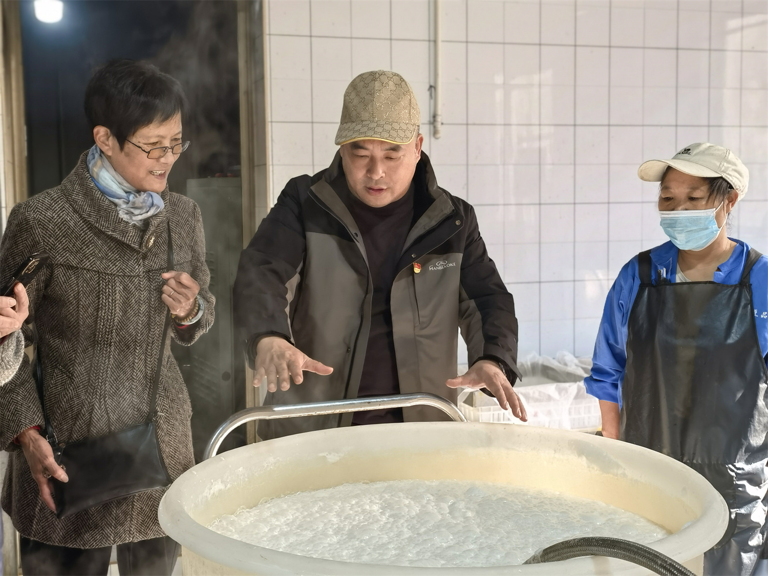 一碗热豆浆，一座暖心桥：流动党员“归巢”聚丁山