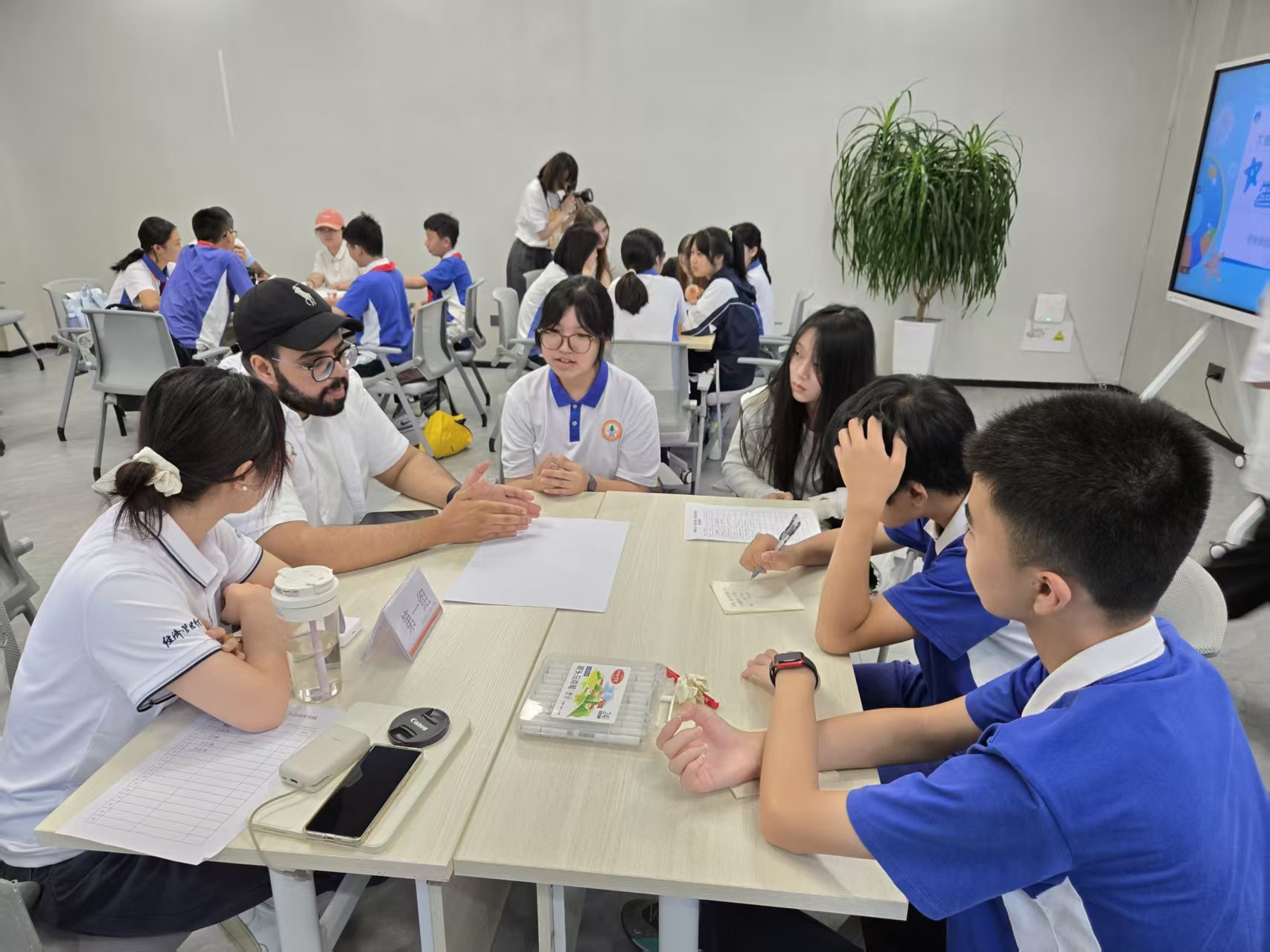 校地“双向奔赴”  大鹏办事处引领青春力量共护生态