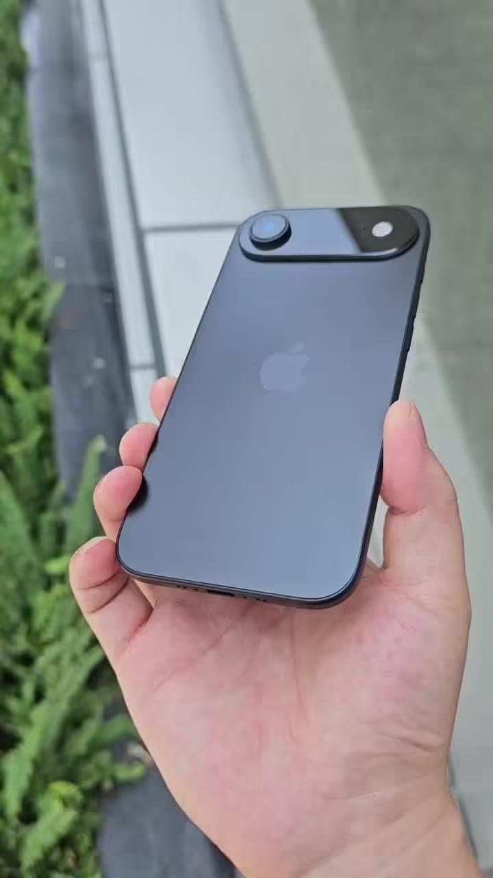 苹果最薄iPhone17Air机模上手:引领轻薄手机新趋势