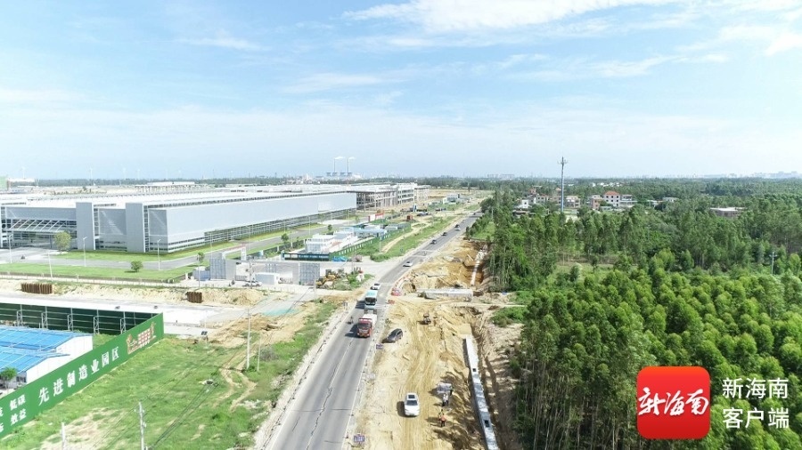 国道G225东方段八所至新龙改扩建工程项目施工现场。东方融媒供图