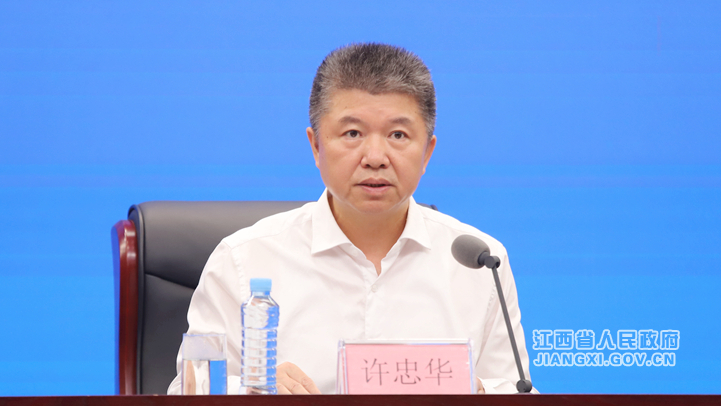 省委金融辦分管日常工作的副主任、省委金融工委分管日常工作的副書記、省地方金融管理局局長許忠華（文穎 攝）