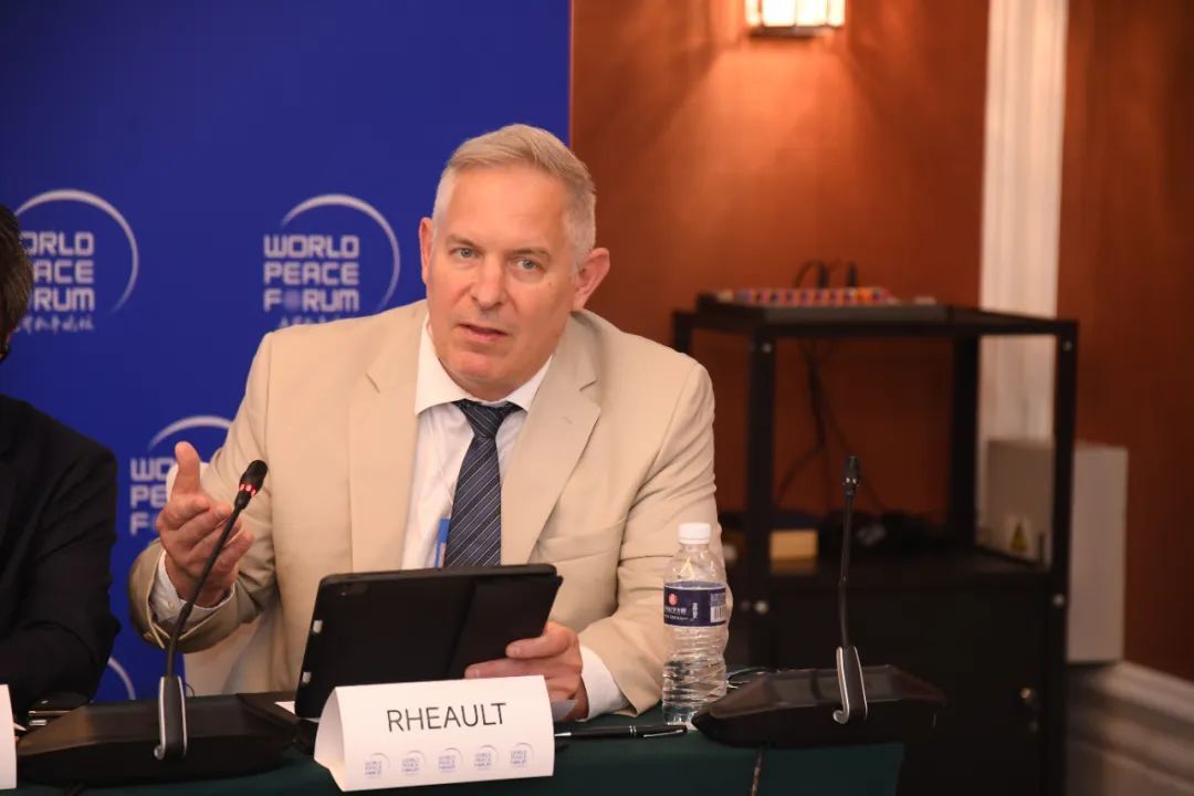 ▎阿尔伯塔大学中国学院院长欧阳飞发言。