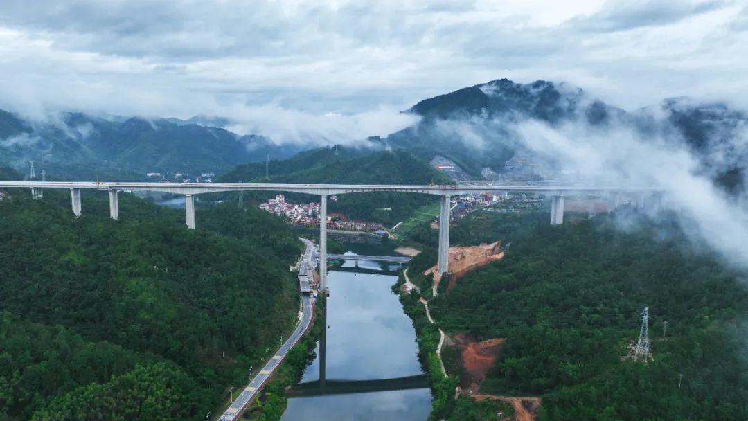 ▲全省最高墩——上犹江特大桥
