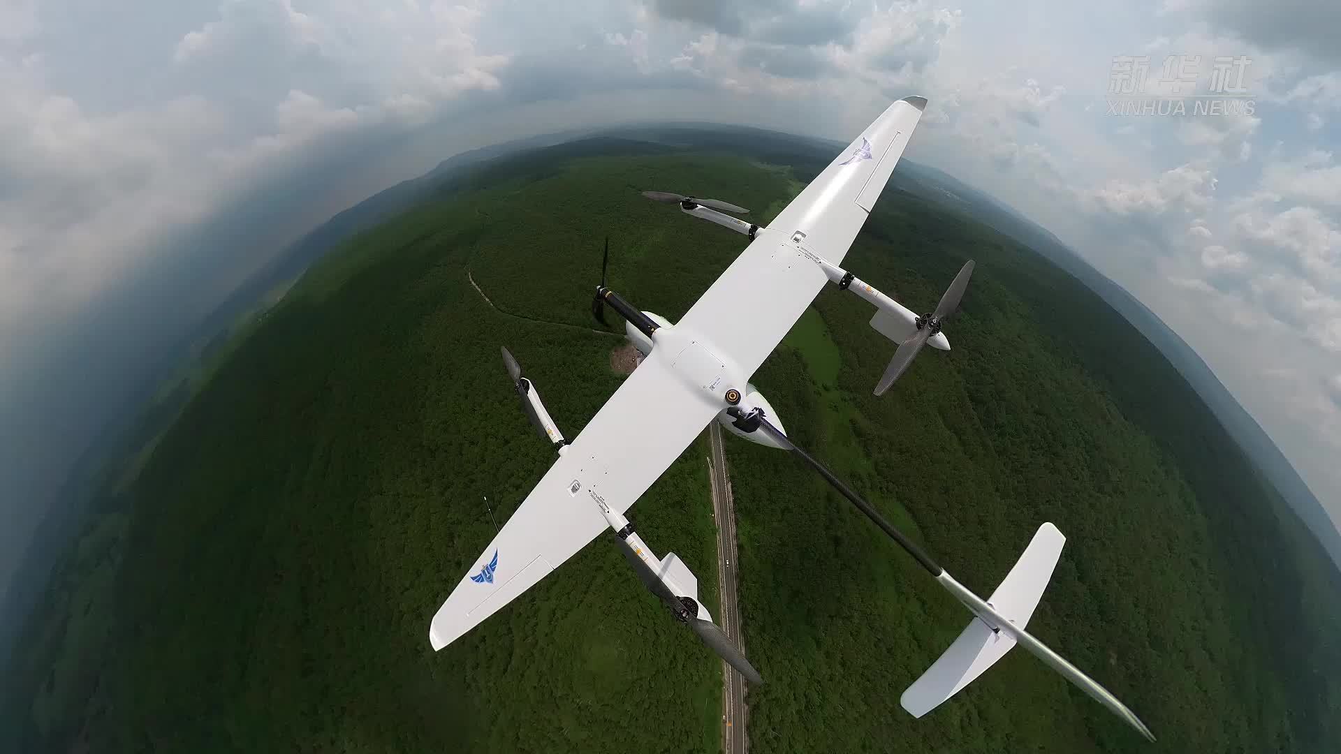 和警航队一起化身“空中哨兵”感受祖国边疆的辽阔