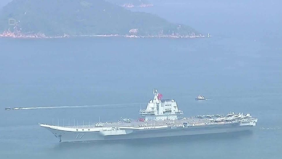 追航母！香港市民及游客抢最后机会打卡