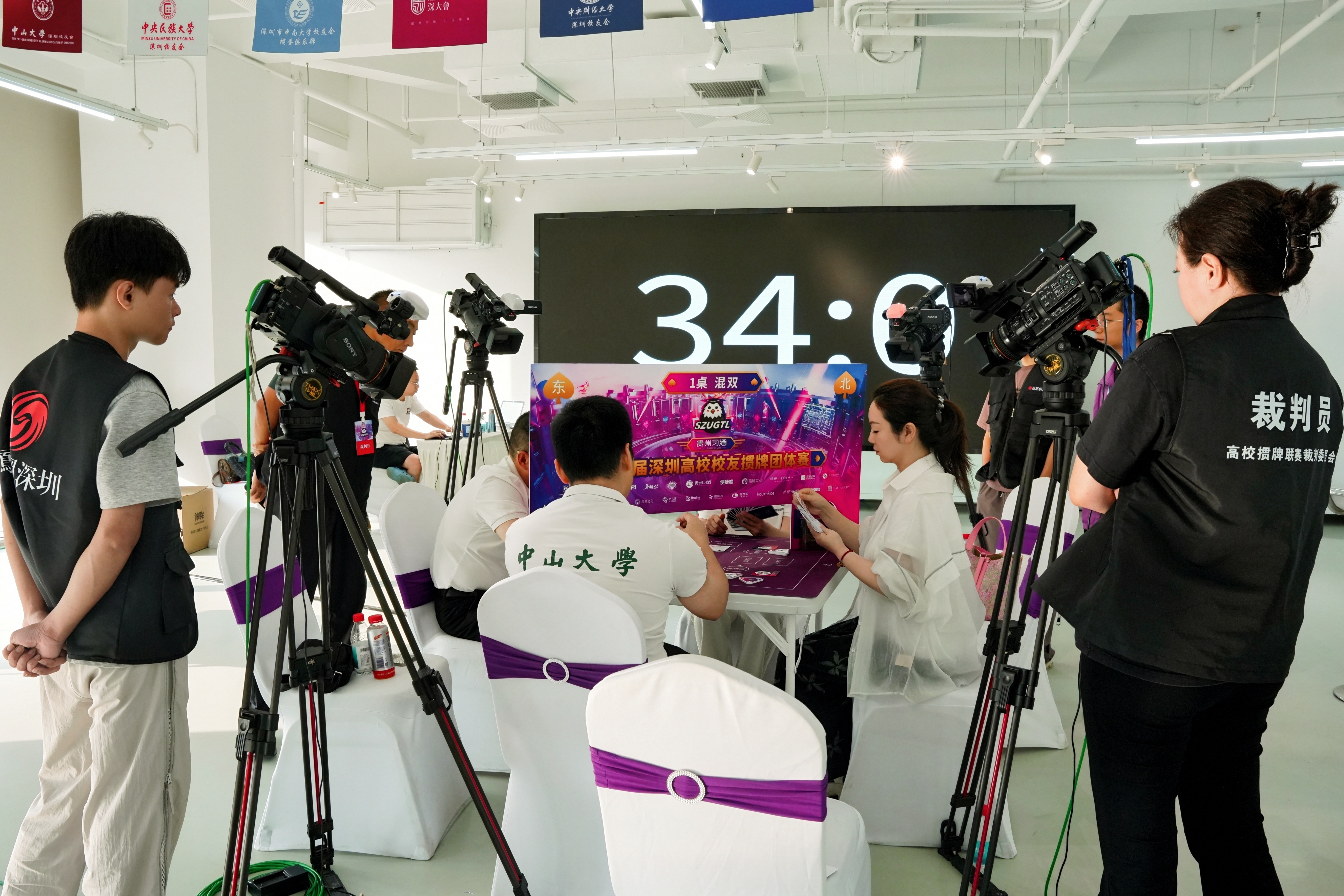 图：比赛直播现场