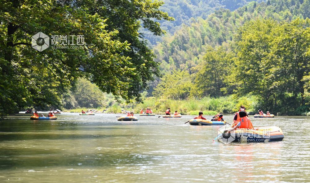 靖安县：漂流享清凉（图）