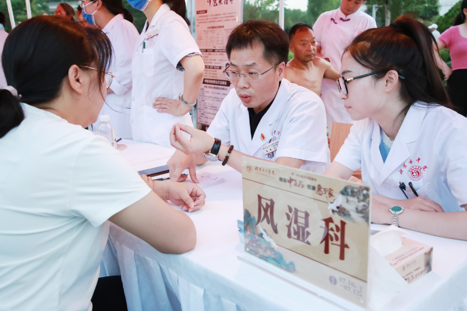 專家義診、療法體驗……新密市第二屆中醫藥文化夜市開幕