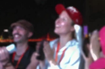 滕王阁下泛舟赣江，老外遇见中国唢呐！