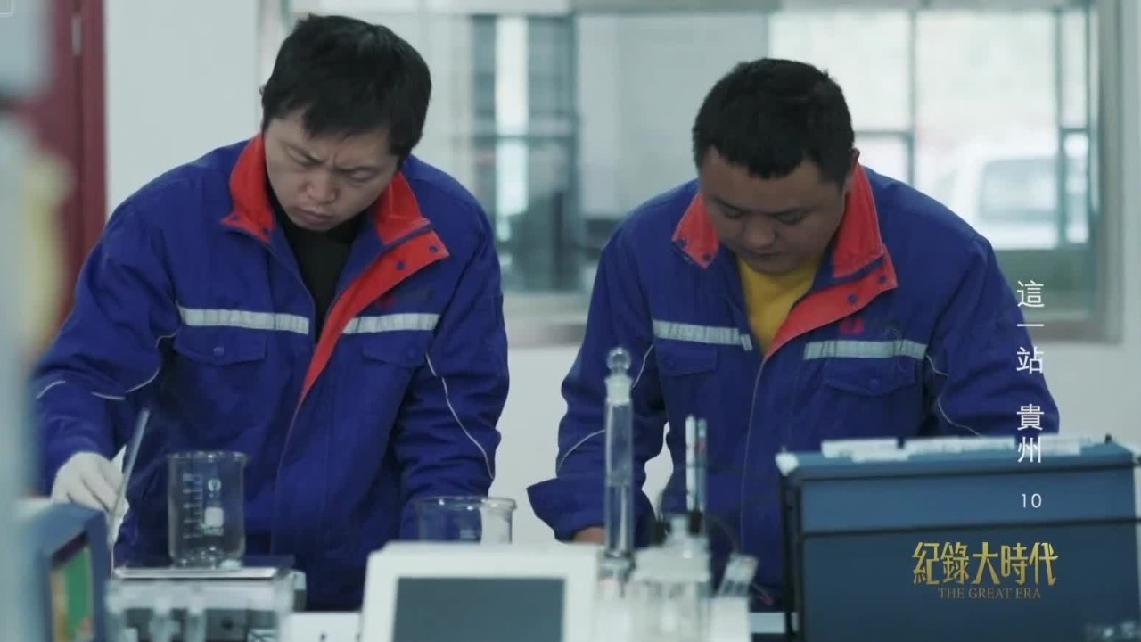 为了找到更好的混凝土材料，增强大桥抗拉能力，工程师将视野转向废弃口罩