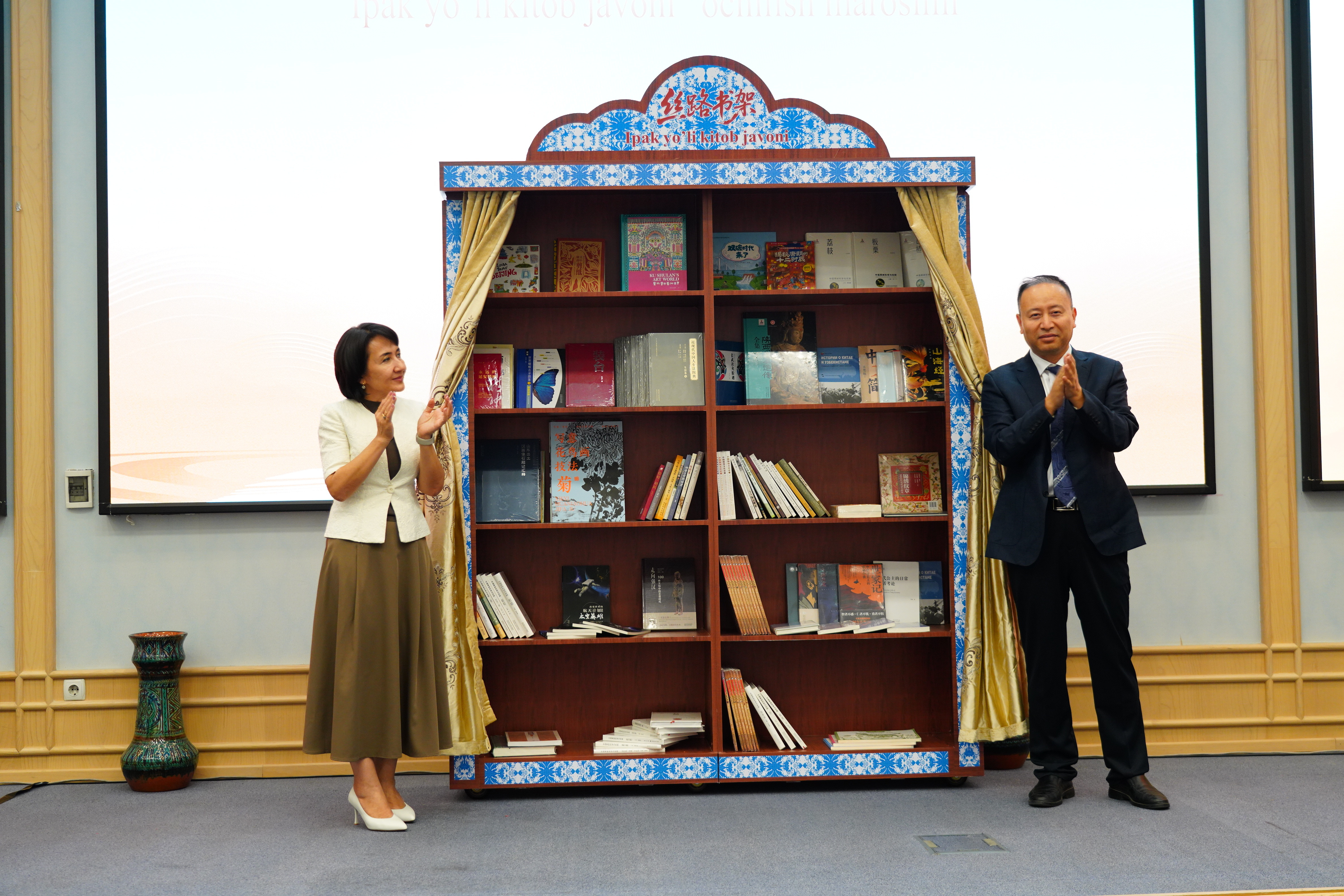 “走读丝路·行阅中亚”2025跨国图书出版交流活动在乌兹别克斯坦举行