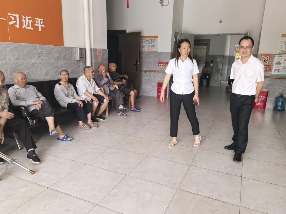 守护银发 与爱同行 泰康人寿郴州中支“7•8 保险公众宣传日”关爱老年人群