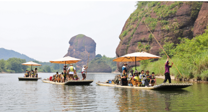 龙虎山清凉竹筏全新上线 解锁“水上空调房”避暑漂流新体验