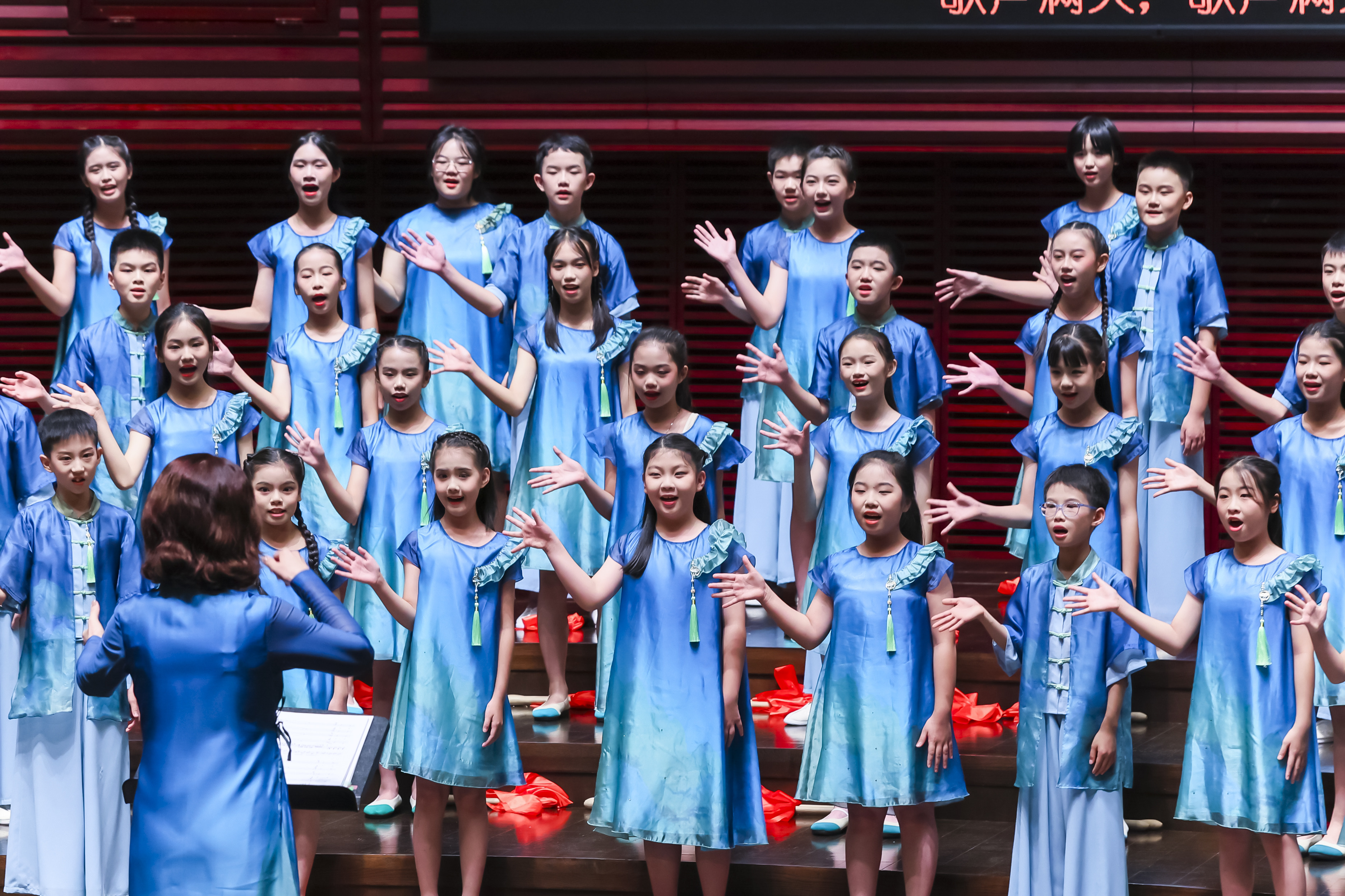 蛇口学校“五彩石”合唱团三十周年音乐会璀璨绽放
