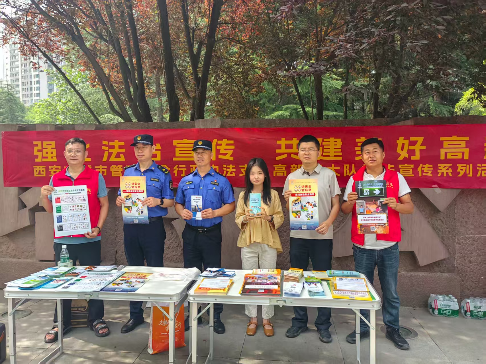 西安市城管执法支队高新区大队进公园开展执法宣传系列活动
