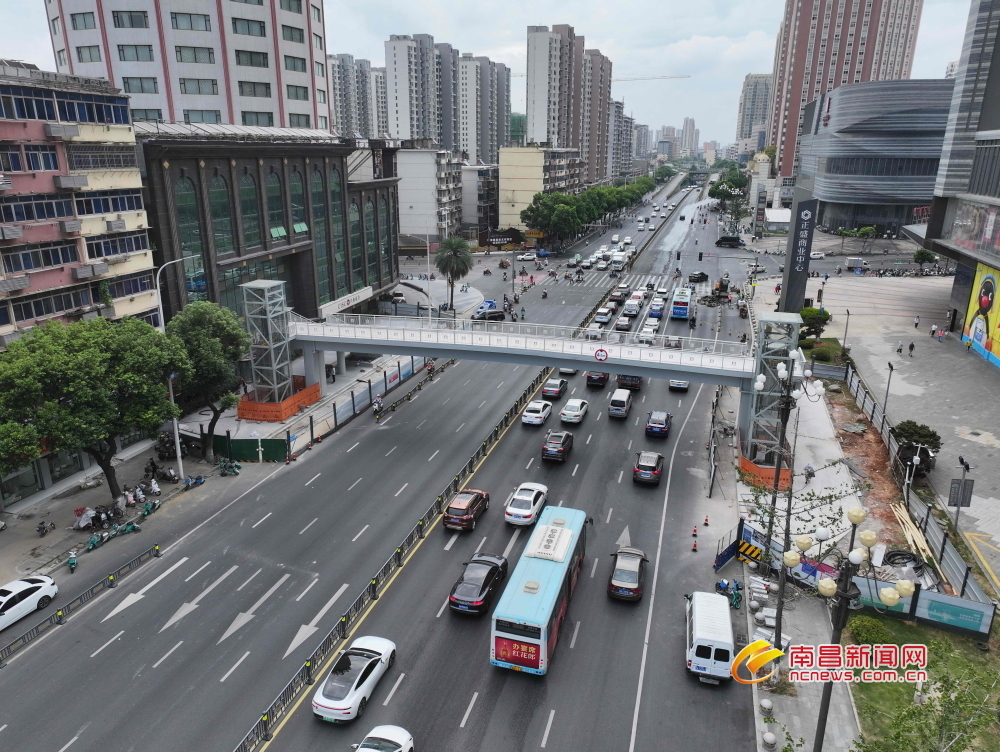 南昌十字街人行天桥即将完工