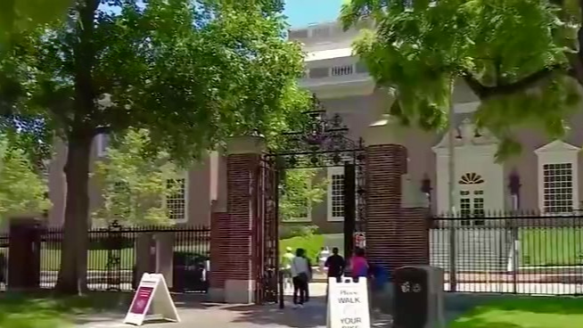 美媒：哈佛大学考虑设立保守派学术中心