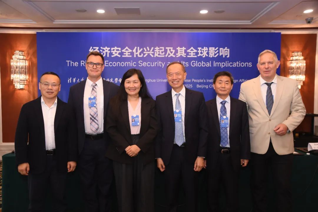 ▎小组成员会后合影。