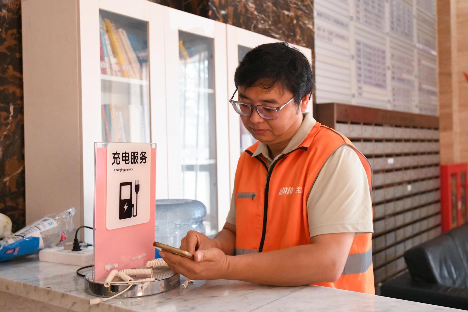 暖“心”闻:从“没人理”到“被关爱” 这里的“小哥”很幸福