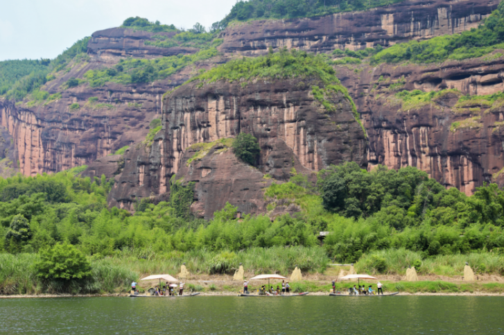 龙虎山清凉竹筏全新上线 解锁“水上空调房”避暑漂流新体验