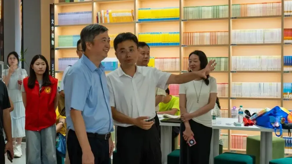 江西职业技术大学党委书记胡永红看望慰问学校暑期社会实践团队师生