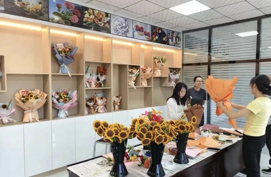 重点项目狂刷进度条　华亭欣欣“项”荣