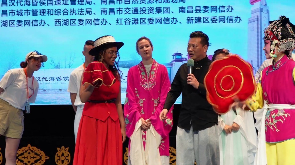 看“洋面孔”与传统戏剧的奇妙互动