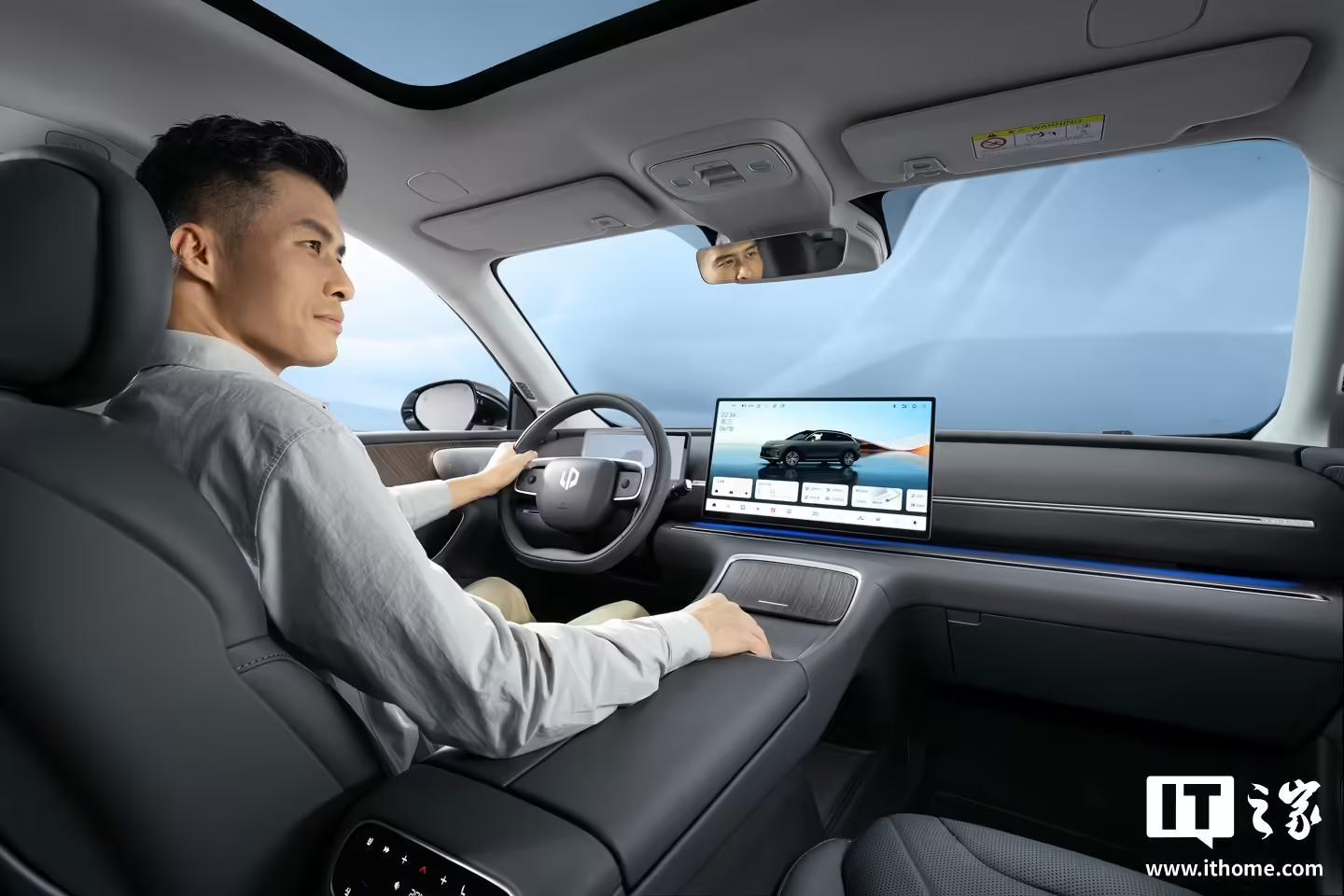 新款零跑C11中型SUV上市:纯电、增程双动力,14.98万元起