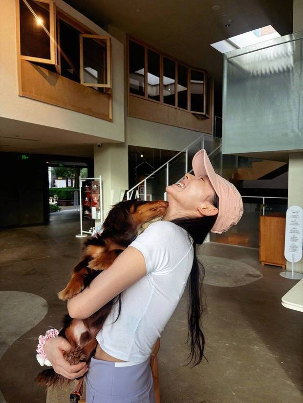 林允状态松弛。