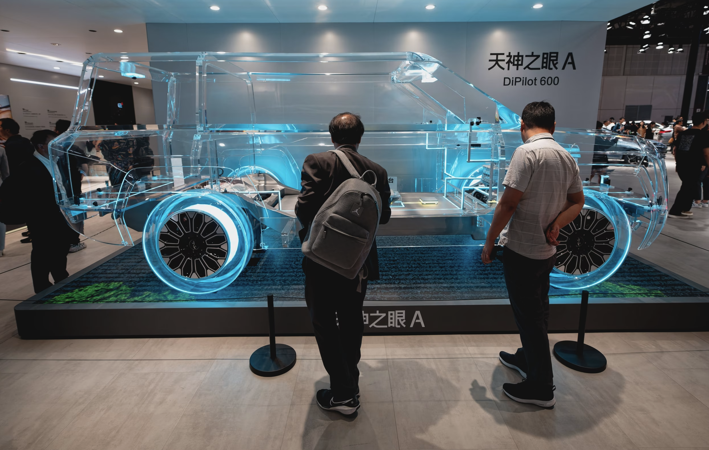 中国特供车搁置、FSD难落地,特斯拉在华走下坡路了?