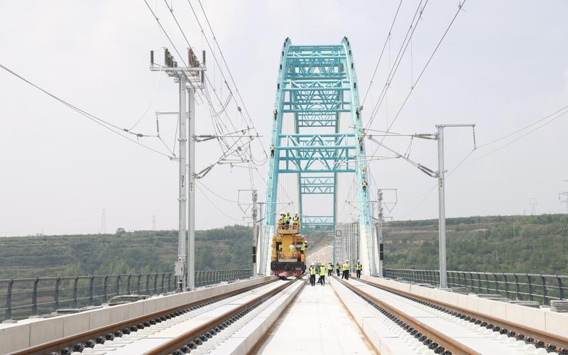 西延高铁全面启动静态验收 通讯员张立丽 摄