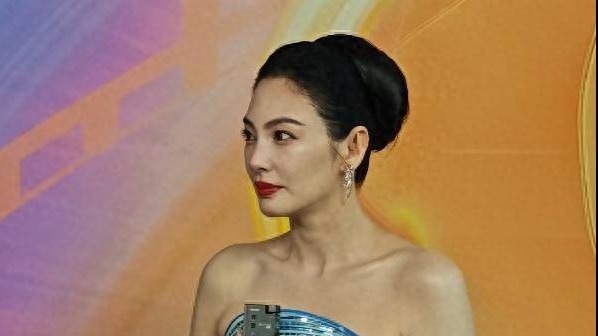 重庆这晚：张雨绮身材走样，佟丽娅、蒋依依绝美，李雪琴嘴好怪封面图