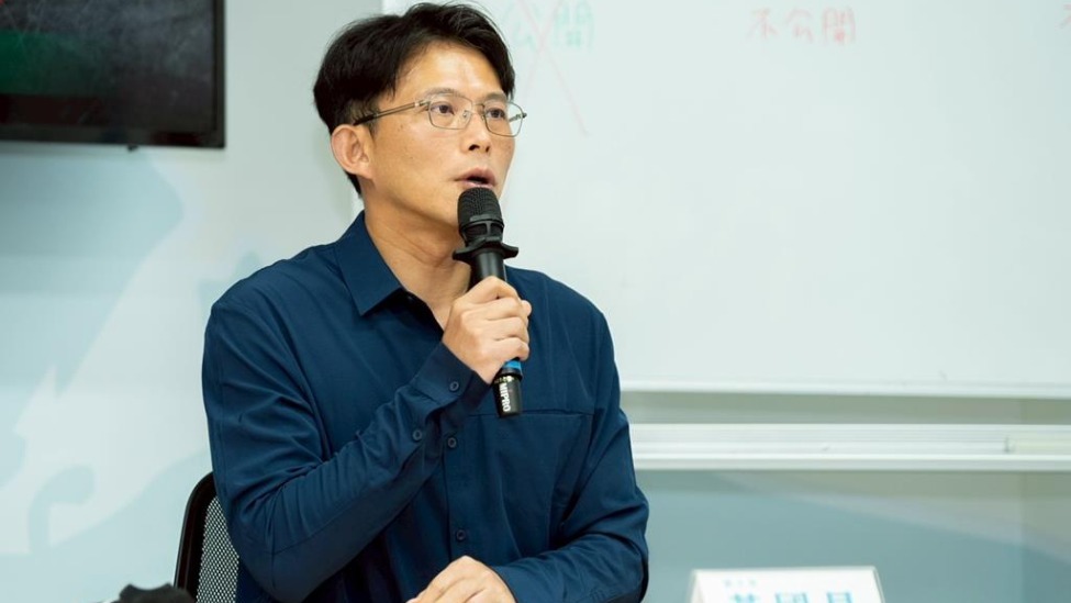 柯建铭喊“刑法”100条伺候国民党民代，黄国昌：“民主进步”丢垃圾桶