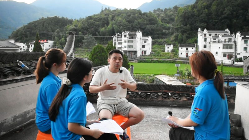 “小青鹏”青春筑梦实践队成员访谈徽墨非遗传承人詹汪平老师