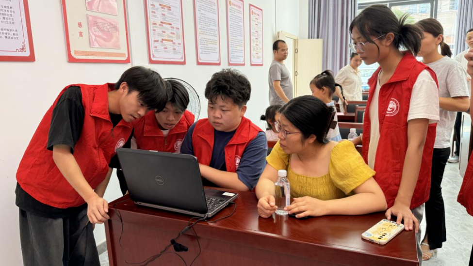 赣州职业技术学院信息工程学院“红心e修”青年实践队赴于都开展“三下乡”活动