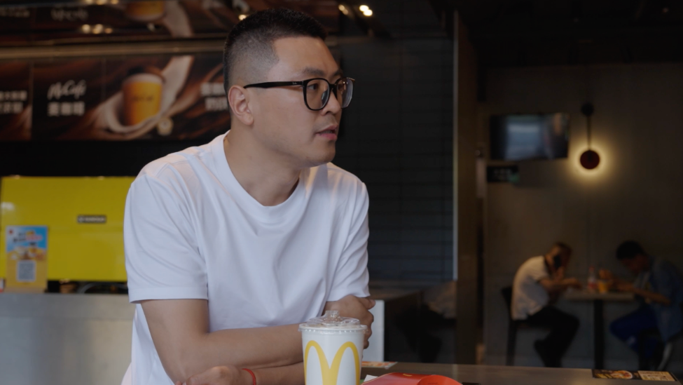 男护士从三甲医院裸辞后做上门护理，每天从凌晨忙到深夜：独生子女在外忙工作，老人在家排便都成问题