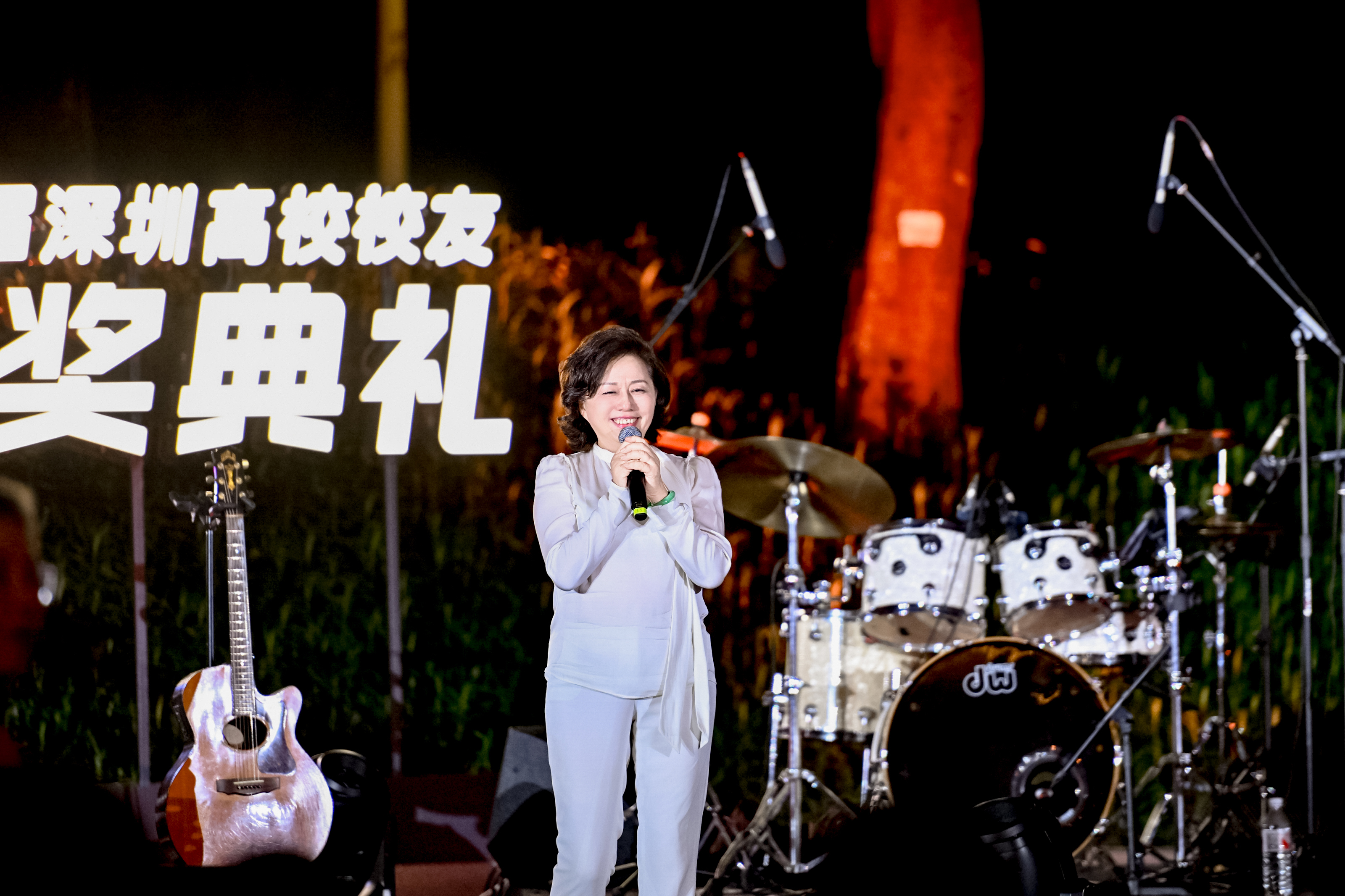 图：深圳市南京大学校友会会长徐宁宁