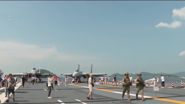 香港市民登上山东舰甲板