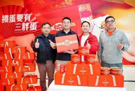 图：校友合影
