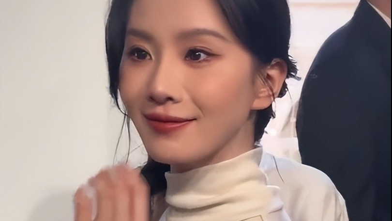 巴黎时装周：刘诗诗美貌满分，秀智甜如初恋，金泰亨朴宝剑互动有爱封面图