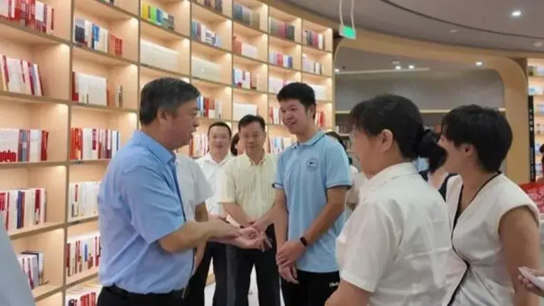 江西职业技术大学党委书记胡永红看望慰问学校暑期社会实践团队师生