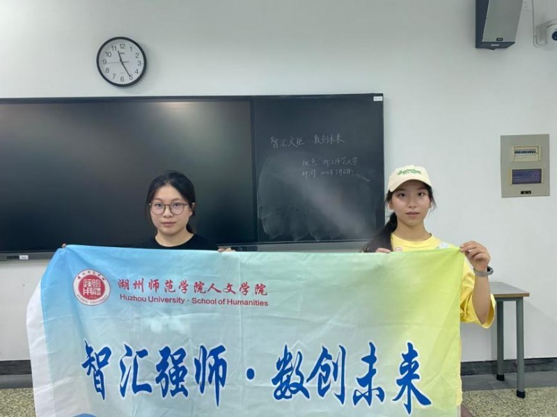 图 4 团队成员完成访谈后的合影