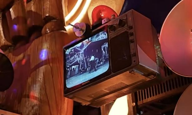 图1- 11 《妄想代理人》细节图片：早期电影片段