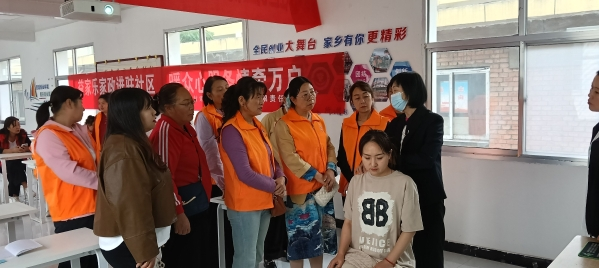 华亭社区养老培训练真功　居民就业创业底气足