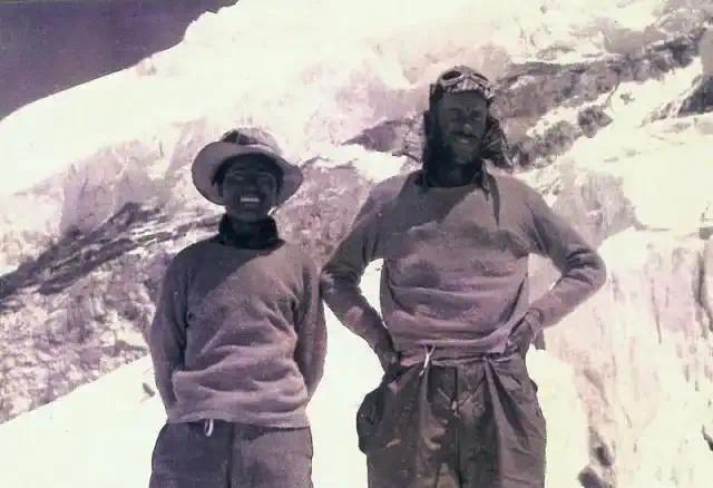 1953年5月29日，来自新西兰的34岁英国登山队队员埃德蒙&middot;希拉里与39岁的尼泊尔向导丹增诺盖一起沿南坡登上珠穆朗玛峰。
