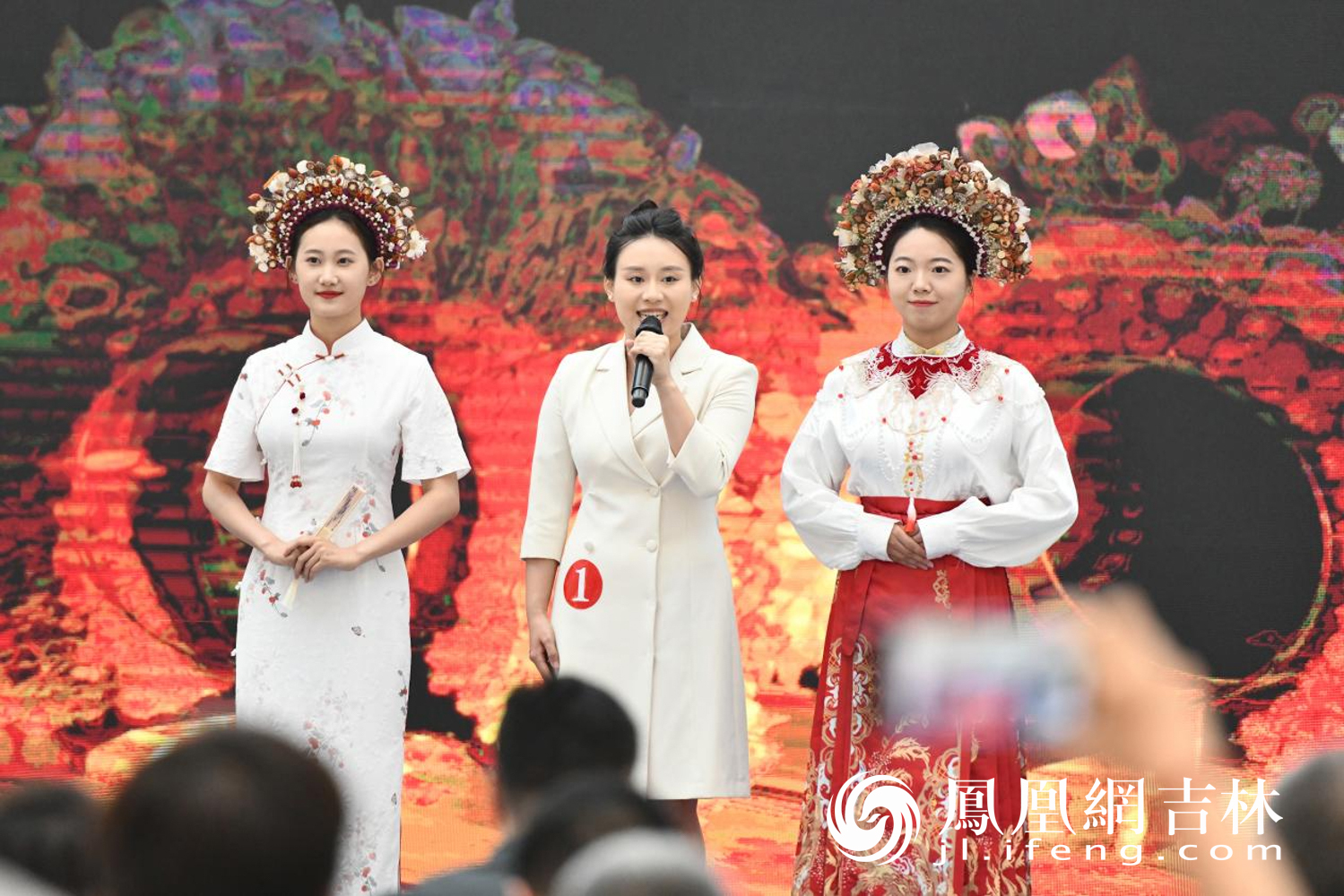 赛现场进行的路演。