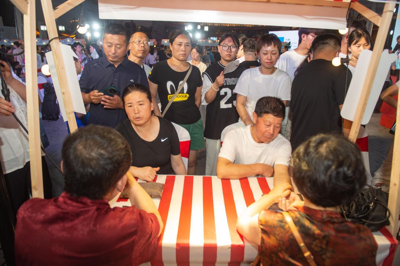 名中医到“夜市”惠及大众。
