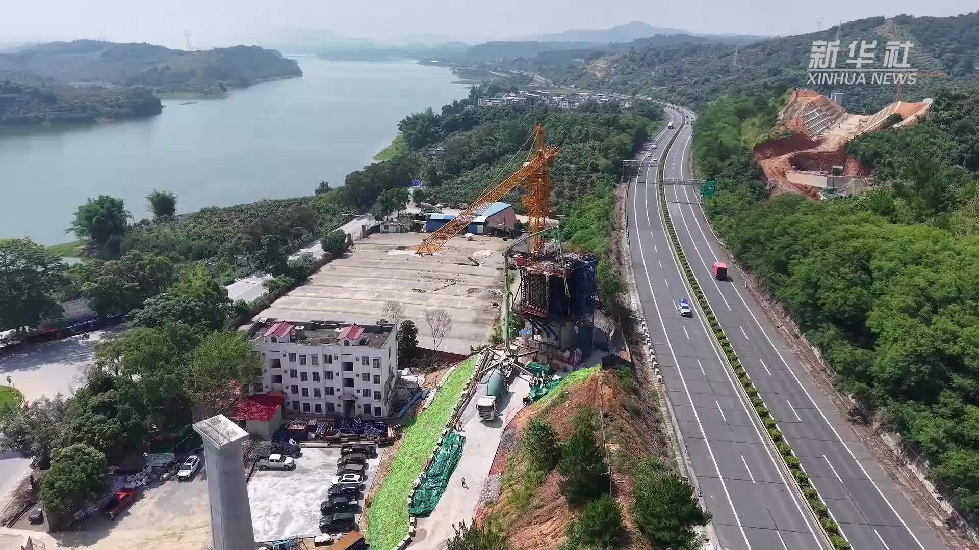 黄百铁路广西段首个连续梁开始浇筑